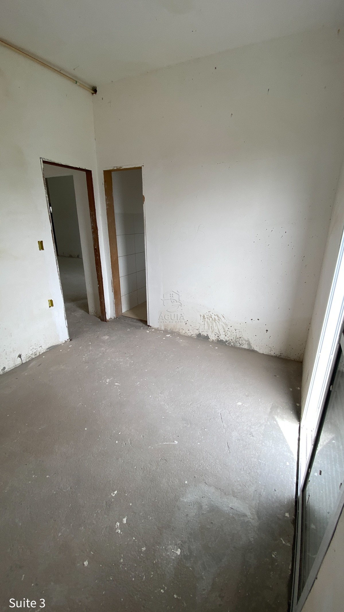 Apartamento à venda na Barra da Lagoa em Ubatuba/SP com vista para o mar, 3 suítes, varanda gourmet e área de lazer completa.