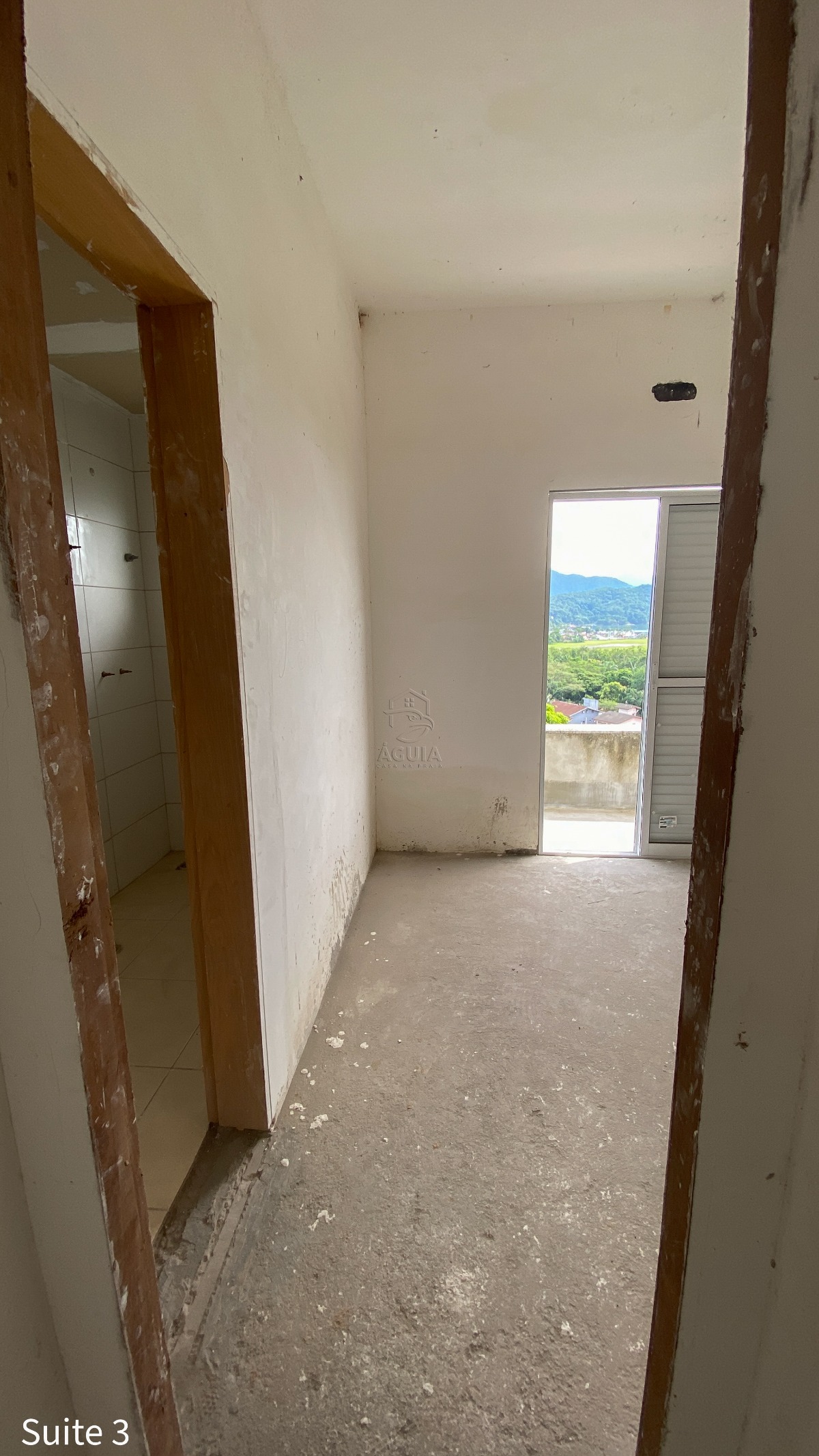 Apartamento à venda na Barra da Lagoa em Ubatuba/SP com vista para o mar, 3 suítes, varanda gourmet e área de lazer completa.