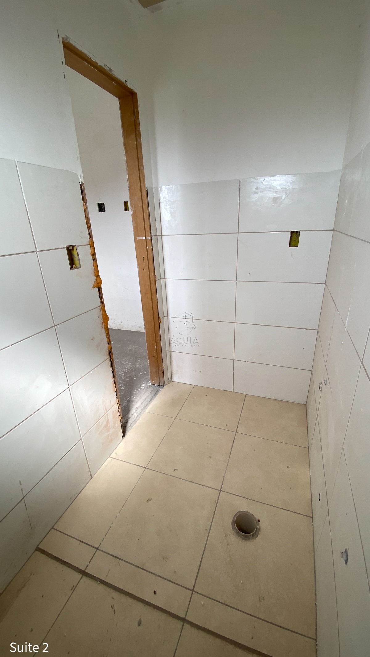 Apartamento à venda na Barra da Lagoa em Ubatuba/SP com vista para o mar, 3 suítes, varanda gourmet e área de lazer completa.