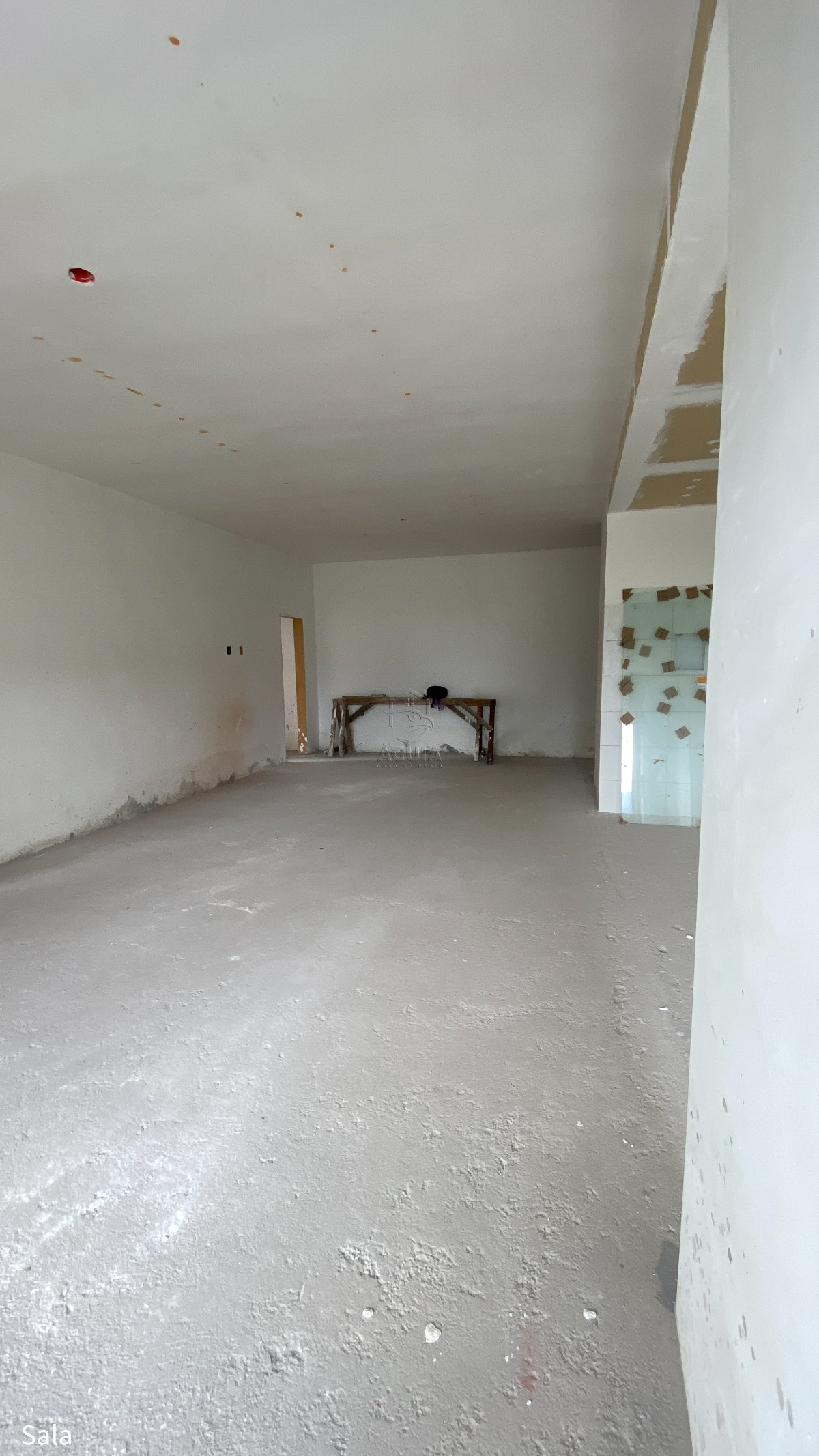 Apartamento à venda na Barra da Lagoa em Ubatuba/SP com vista para o mar, 3 suítes, varanda gourmet e área de lazer completa.