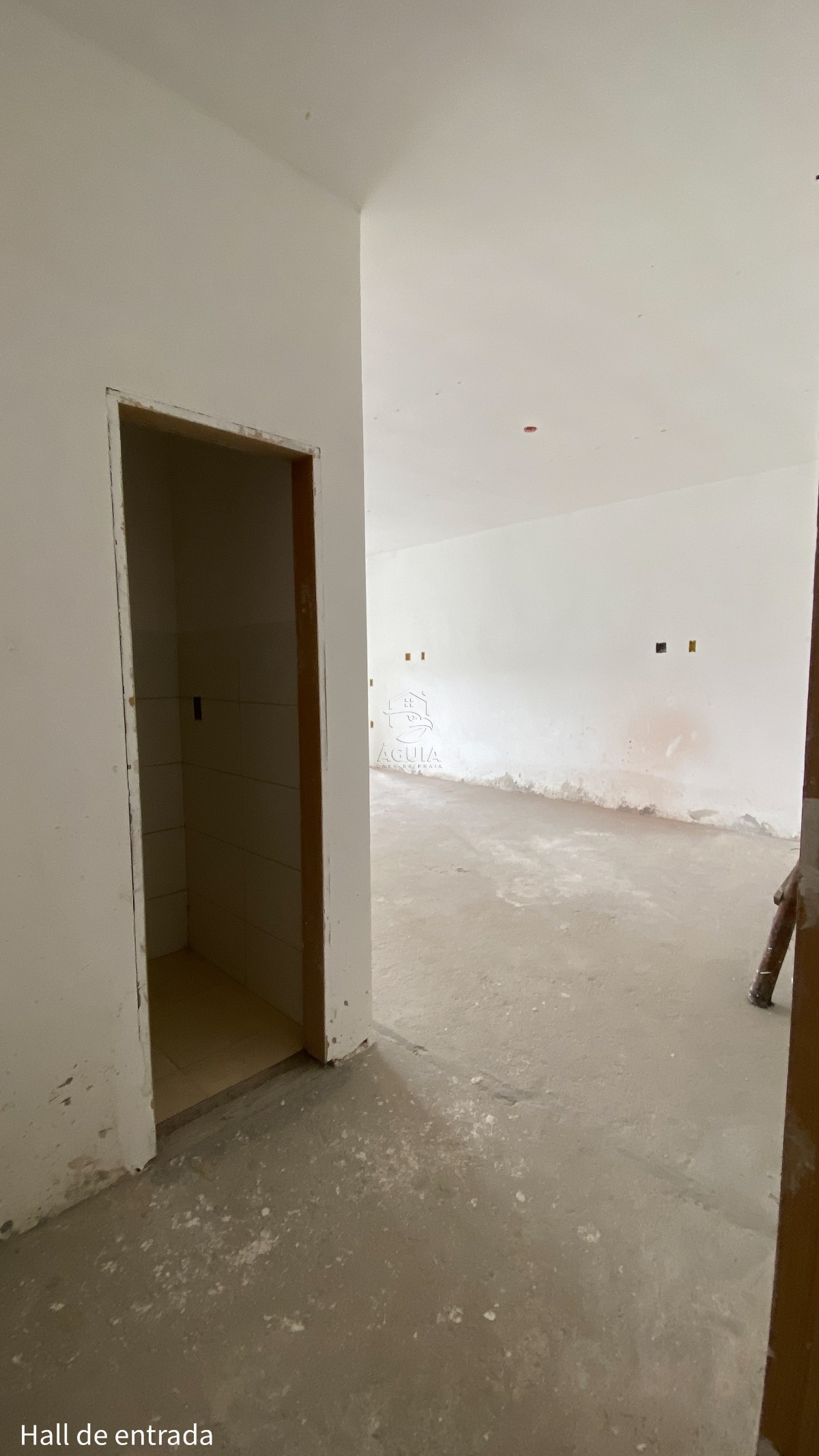 Apartamento à venda na Barra da Lagoa em Ubatuba/SP com vista para o mar, 3 suítes, varanda gourmet e área de lazer completa.