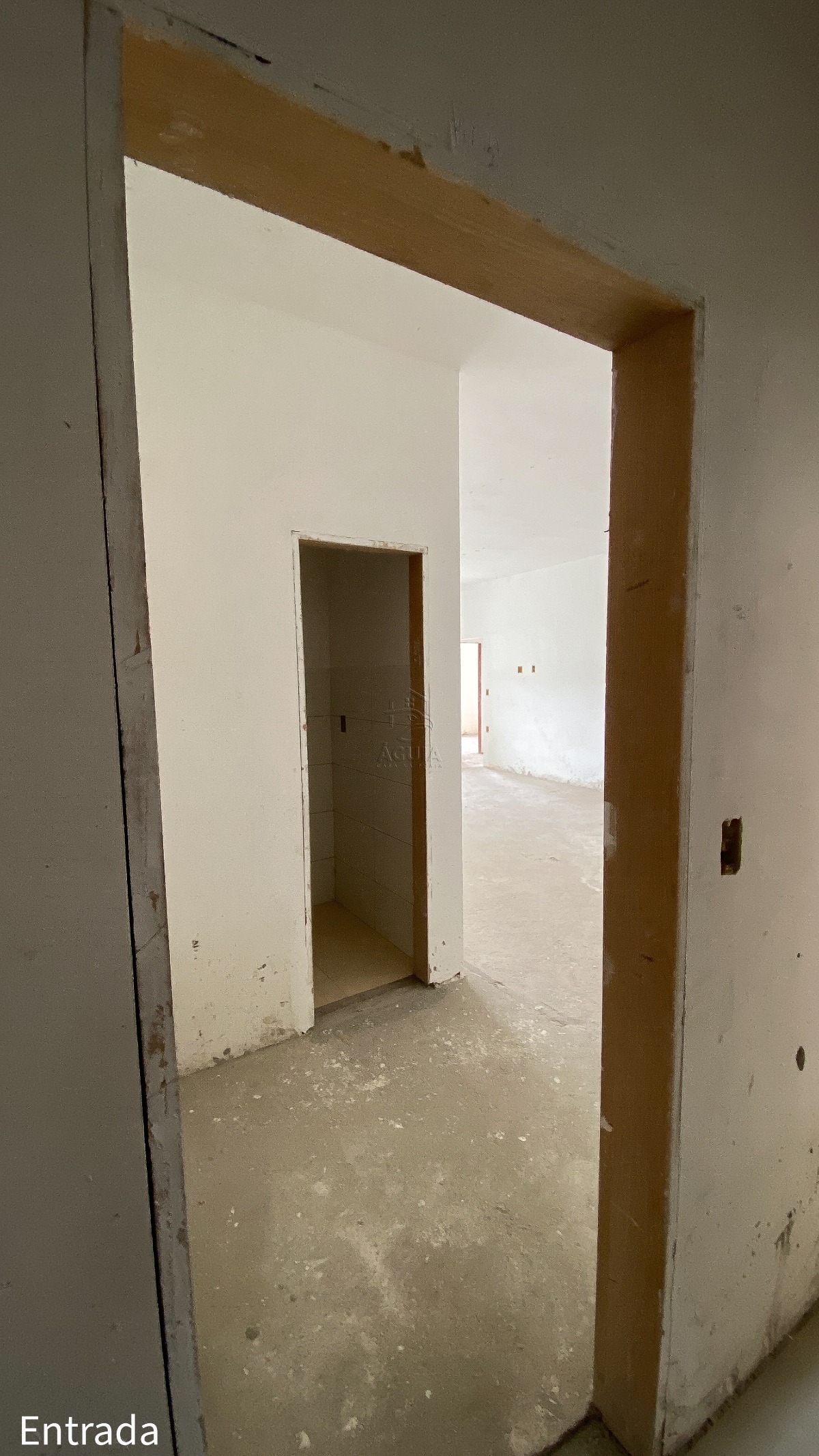 Apartamento à venda na Barra da Lagoa em Ubatuba/SP com vista para o mar, 3 suítes, varanda gourmet e área de lazer completa.