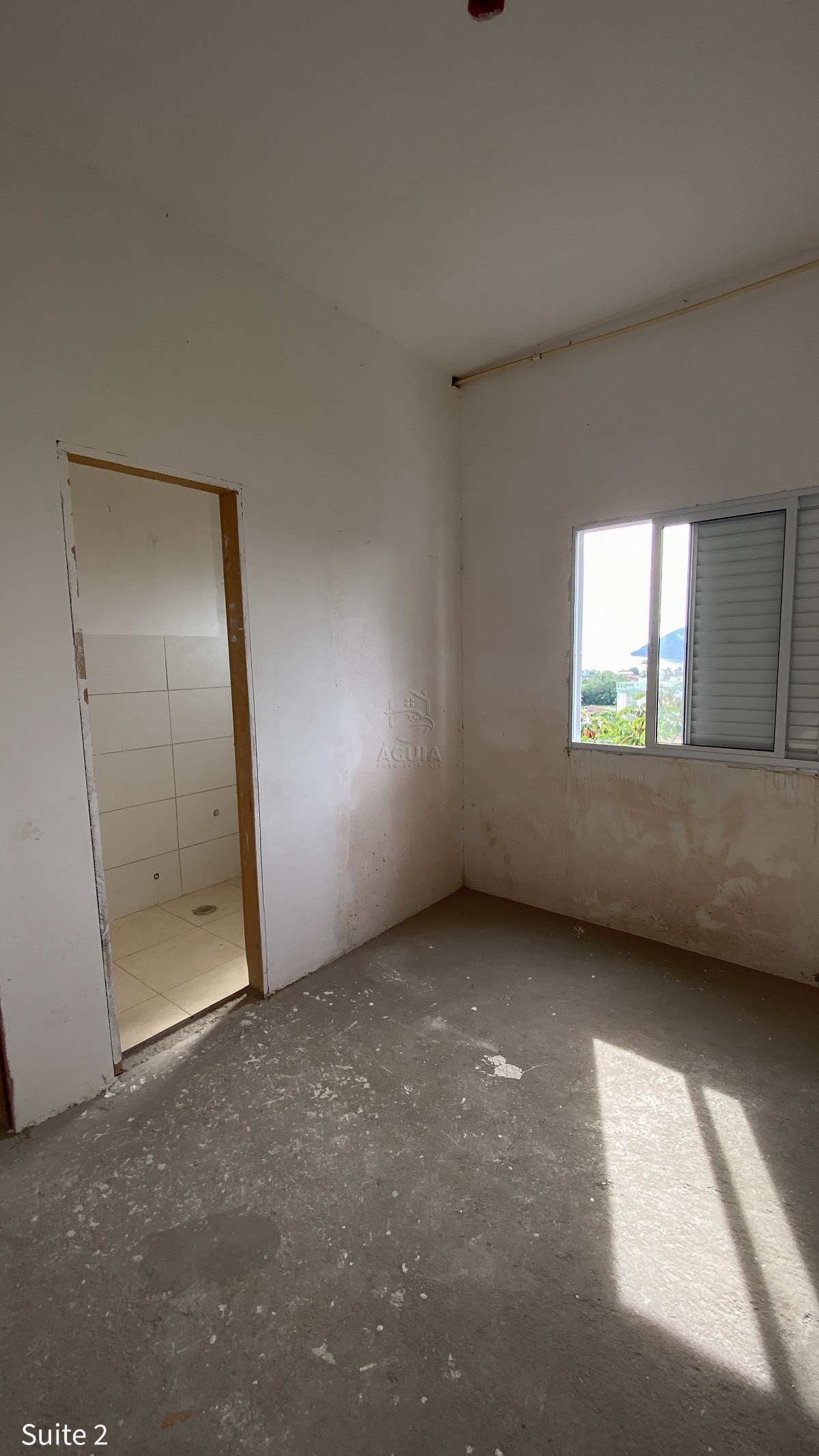 Apartamento à venda na Barra da Lagoa em Ubatuba/SP com vista para o mar, 3 suítes, varanda gourmet e área de lazer completa.