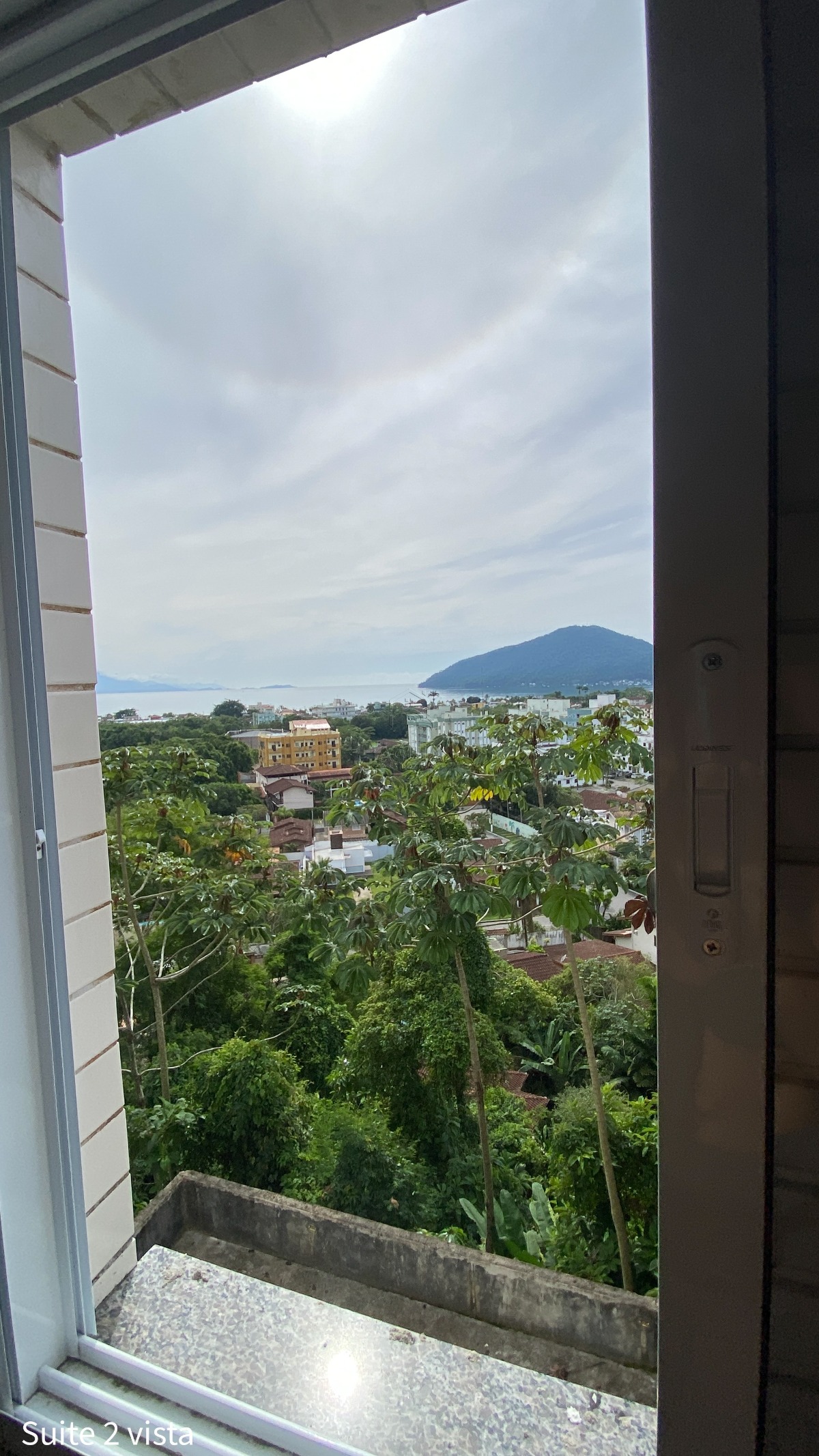 Apartamento à venda na Barra da Lagoa em Ubatuba/SP com vista para o mar, 3 suítes, varanda gourmet e área de lazer completa.