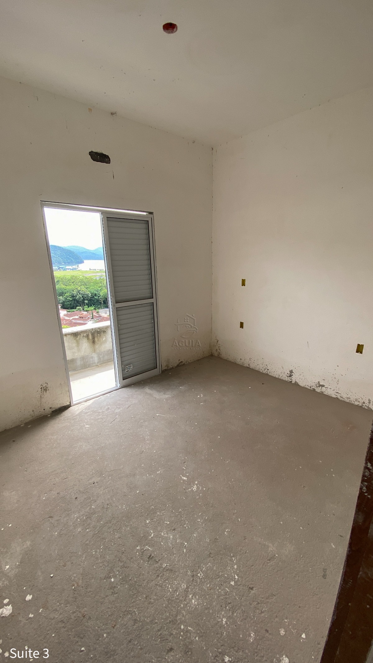 Apartamento à venda na Barra da Lagoa em Ubatuba/SP com vista para o mar, 3 suítes, varanda gourmet e área de lazer completa.