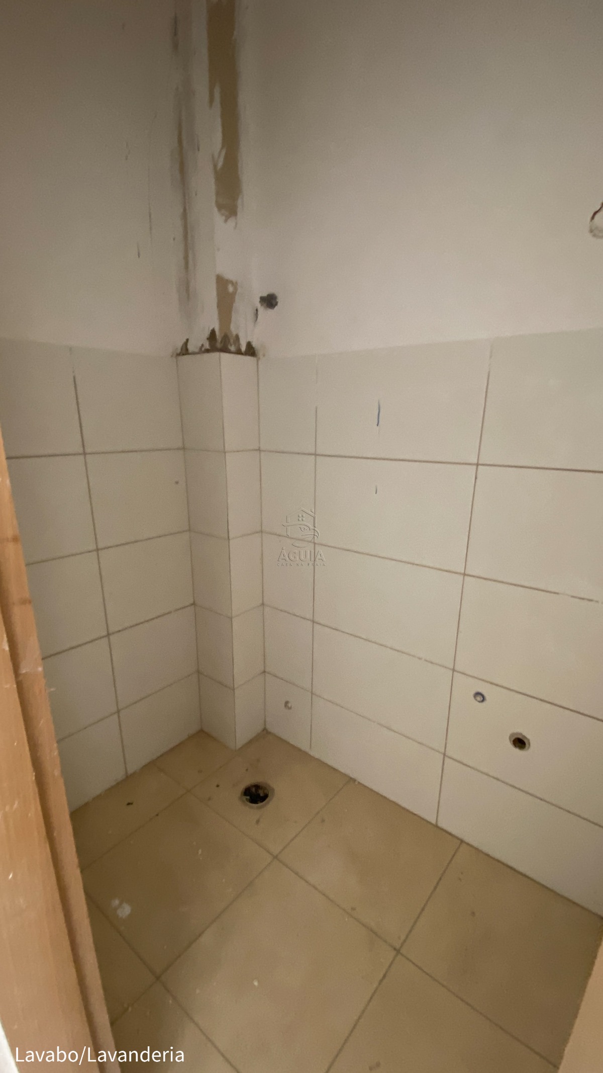 Apartamento à venda na Barra da Lagoa em Ubatuba/SP com vista para o mar, 3 suítes, varanda gourmet e área de lazer completa.