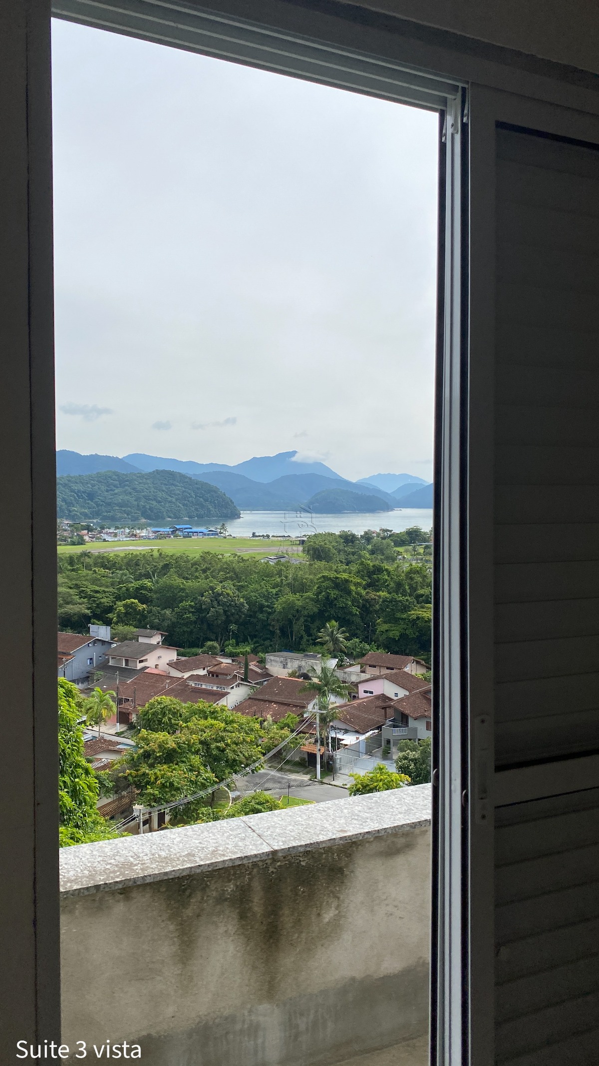 Apartamento à venda na Barra da Lagoa em Ubatuba/SP com vista para o mar, 3 suítes, varanda gourmet e área de lazer completa.