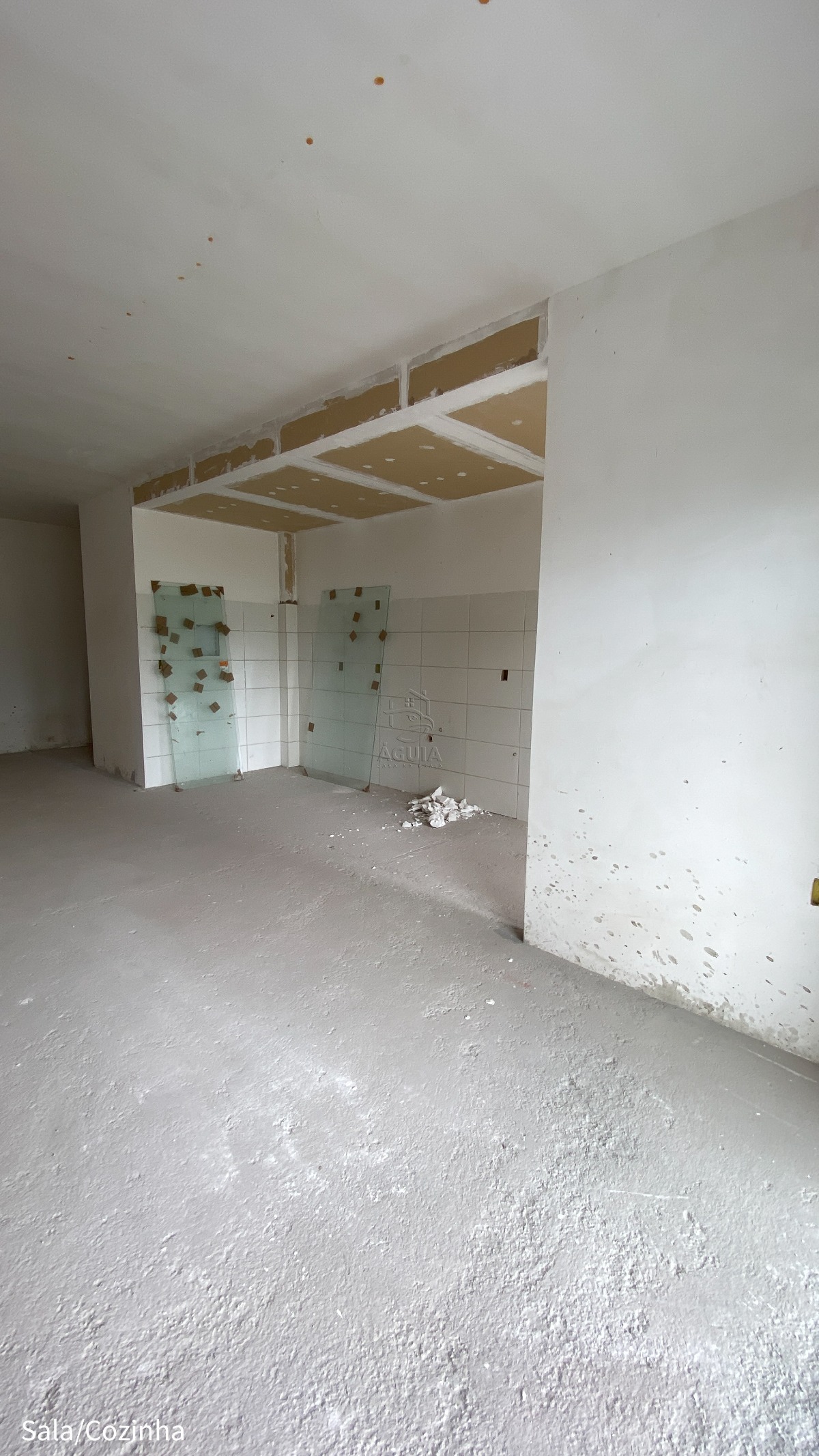 Apartamento à venda na Barra da Lagoa em Ubatuba/SP com vista para o mar, 3 suítes, varanda gourmet e área de lazer completa.