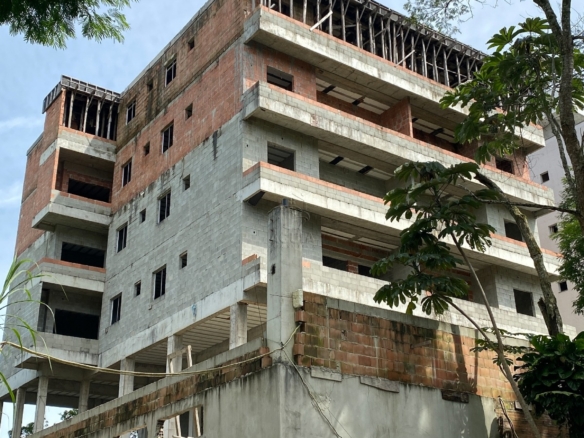 Apartamento à venda na Barra da Lagoa em Ubatuba/SP com vista para o mar, 3 suítes, varanda gourmet e área de lazer completa.