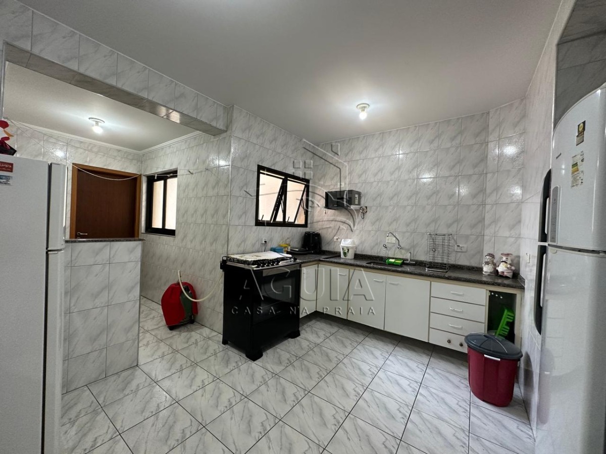 Apartamento à venda no Acaraú em Ubatuba com 3 suítes, varanda gourmet e duas vagas cobertas, próximo às praias do Litoral Norte.