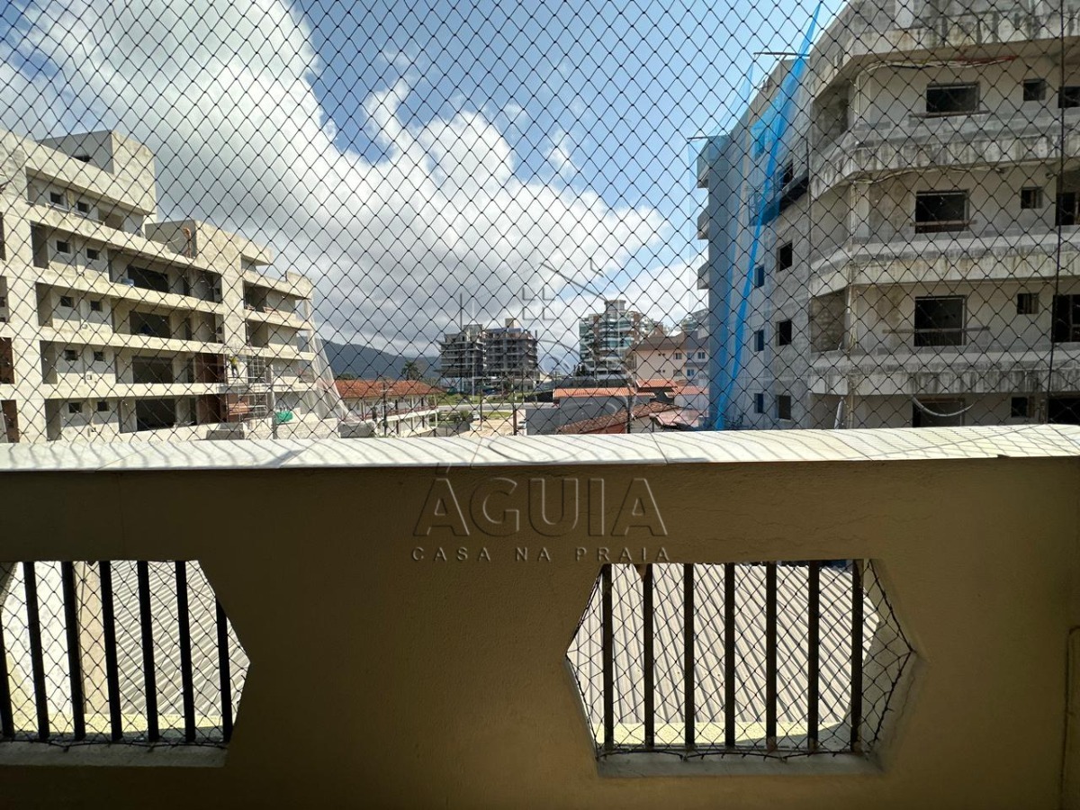 Apartamento à venda no Acaraú em Ubatuba com 3 suítes, varanda gourmet e duas vagas cobertas, próximo às praias do Litoral Norte.