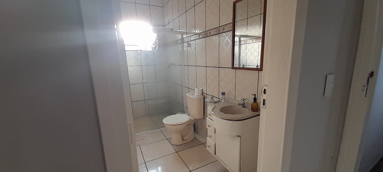 Casa à venda no Perequê-Açu em Ubatuba/SP, mobiliada e próxima à praia, com varanda gourmet, 4 dormitórios e garagem coberta.