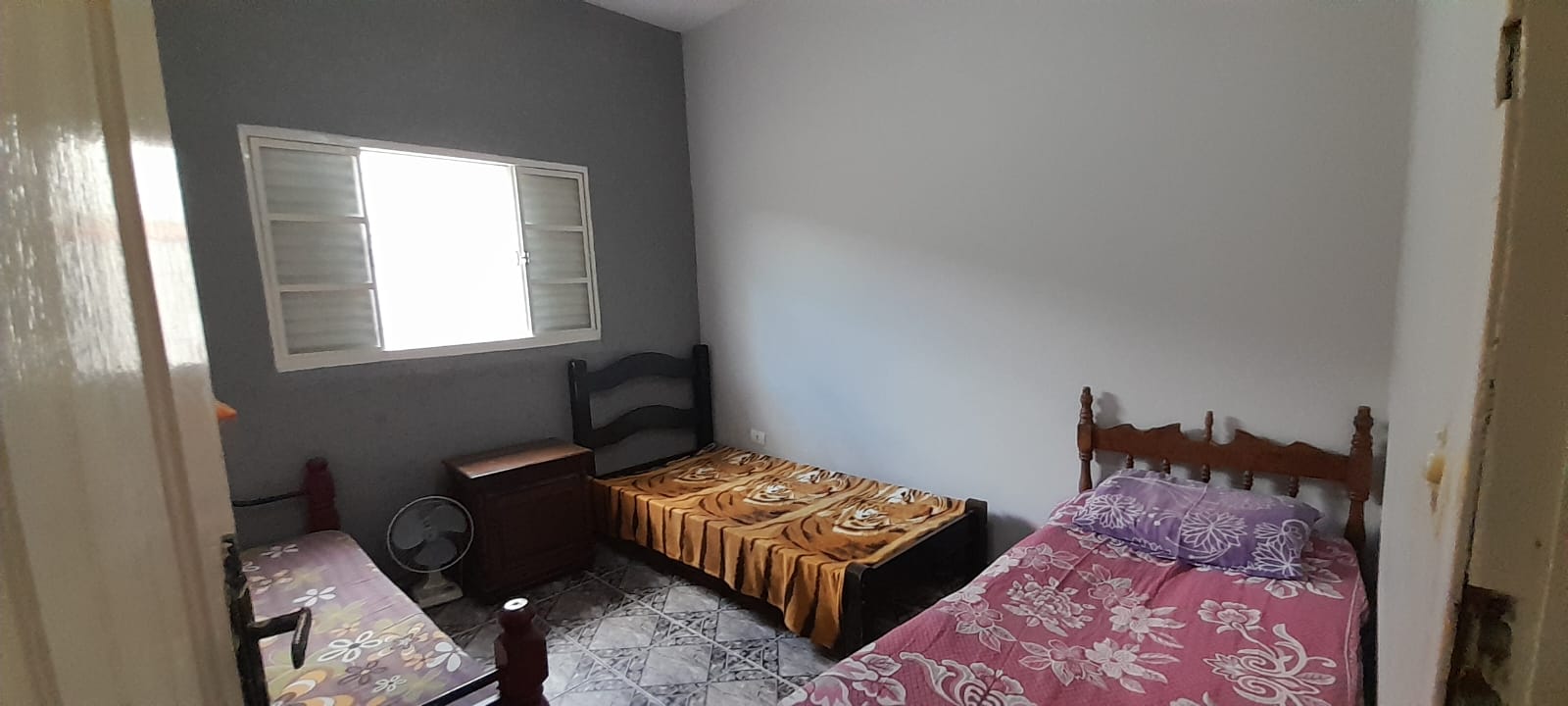 Casa à venda no Perequê-Açu em Ubatuba/SP, mobiliada e próxima à praia, com varanda gourmet, 4 dormitórios e garagem coberta.