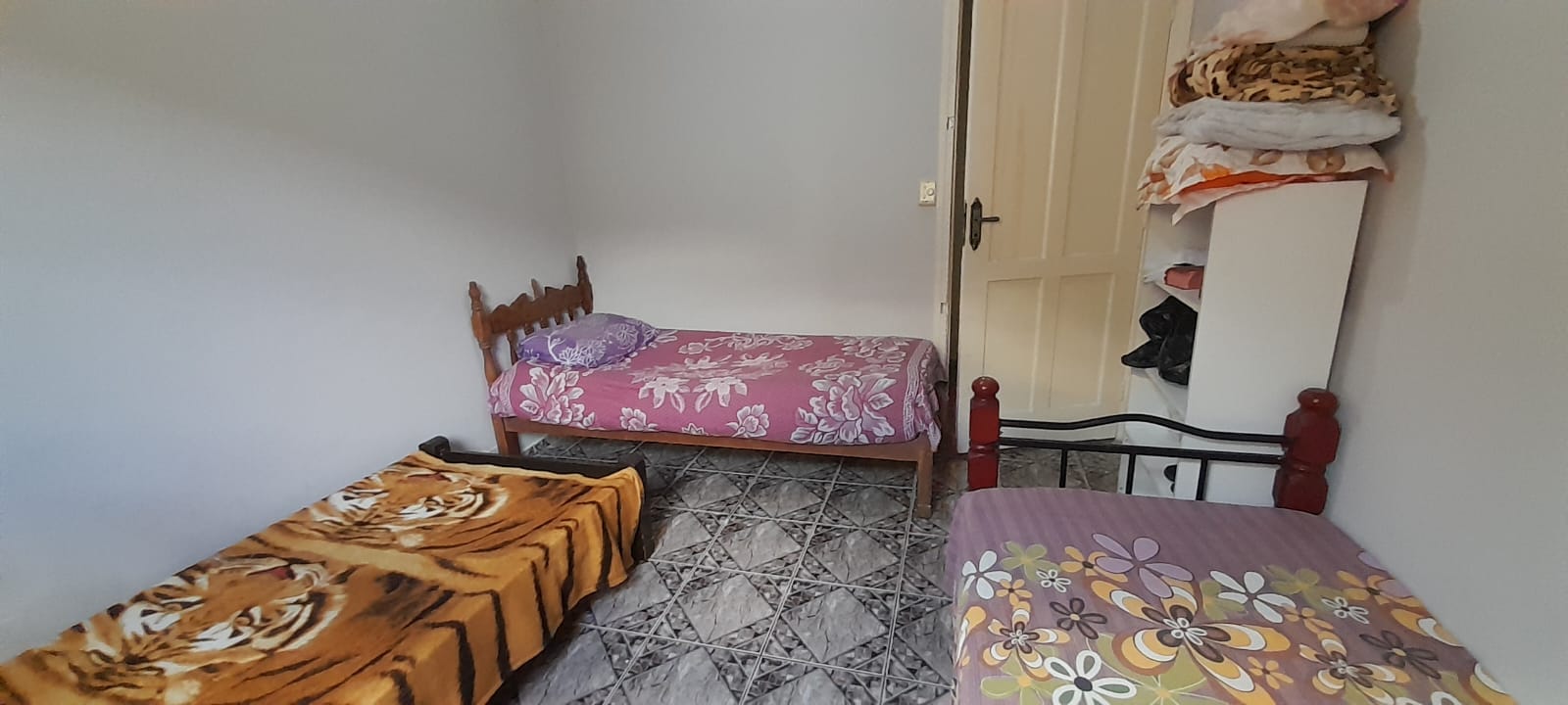 Casa à venda no Perequê-Açu em Ubatuba/SP, mobiliada e próxima à praia, com varanda gourmet, 4 dormitórios e garagem coberta.