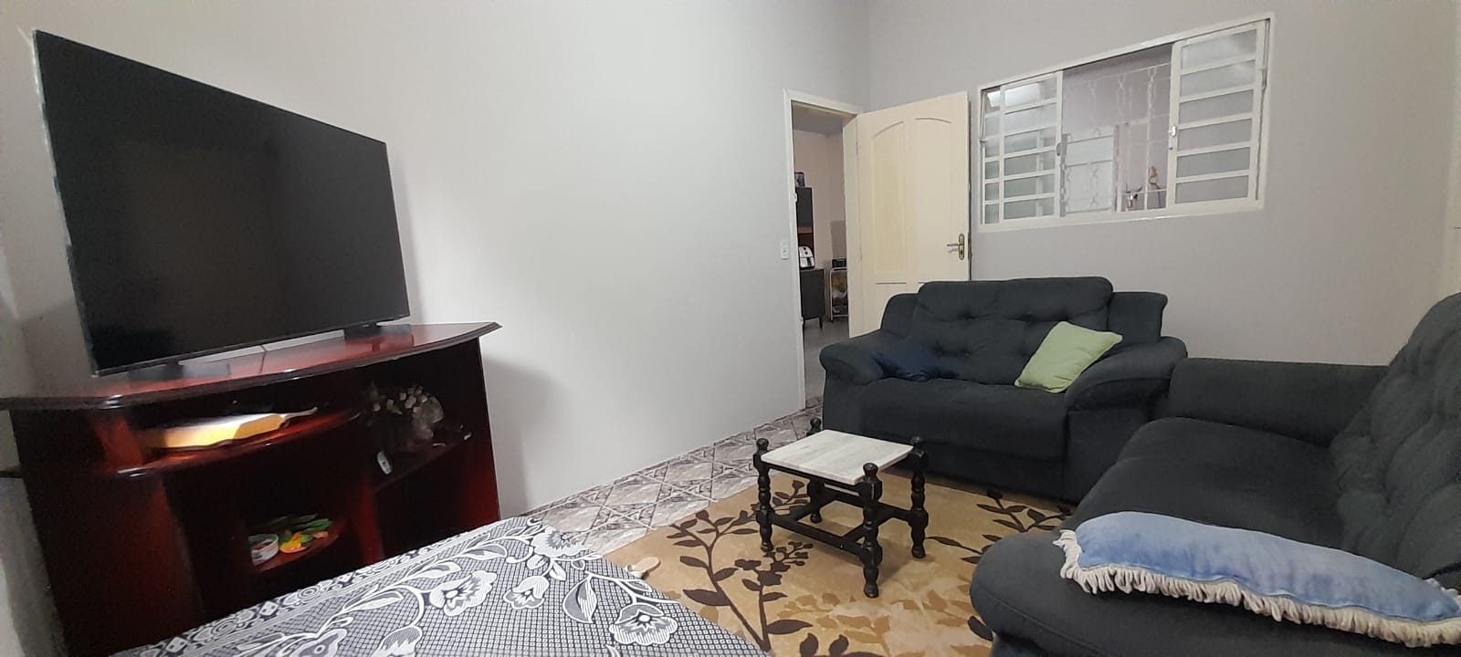 Casa à venda no Perequê-Açu em Ubatuba/SP, mobiliada e próxima à praia, com varanda gourmet, 4 dormitórios e garagem coberta.