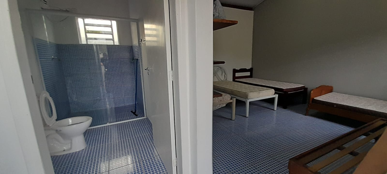 Casa à venda no Perequê-Açu em Ubatuba/SP, mobiliada e próxima à praia, com varanda gourmet, 4 dormitórios e garagem coberta.