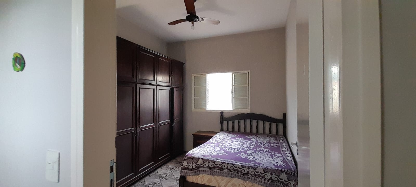 Casa à venda no Perequê-Açu em Ubatuba/SP, mobiliada e próxima à praia, com varanda gourmet, 4 dormitórios e garagem coberta.