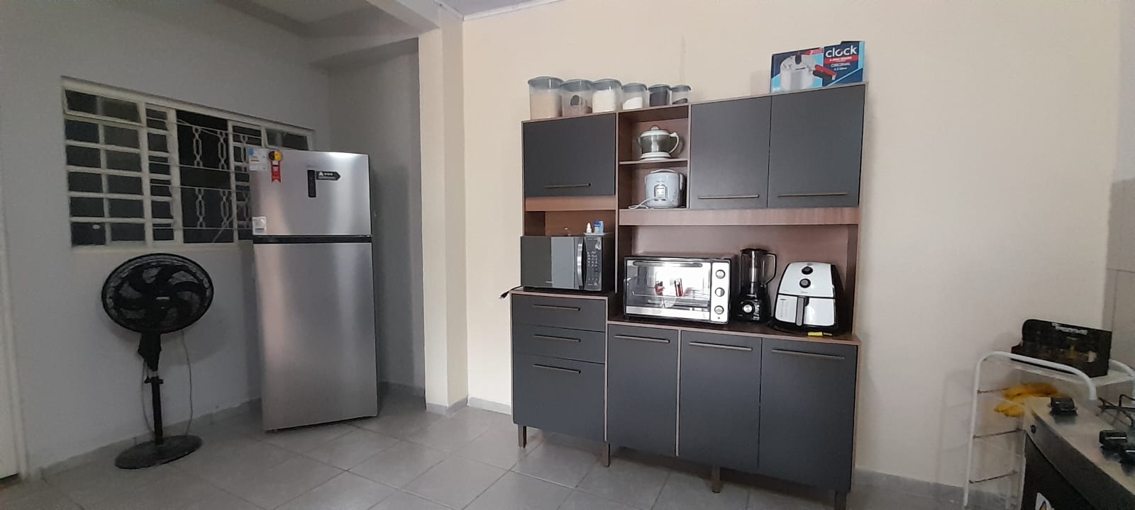 Casa à venda no Perequê-Açu em Ubatuba/SP, mobiliada e próxima à praia, com varanda gourmet, 4 dormitórios e garagem coberta.