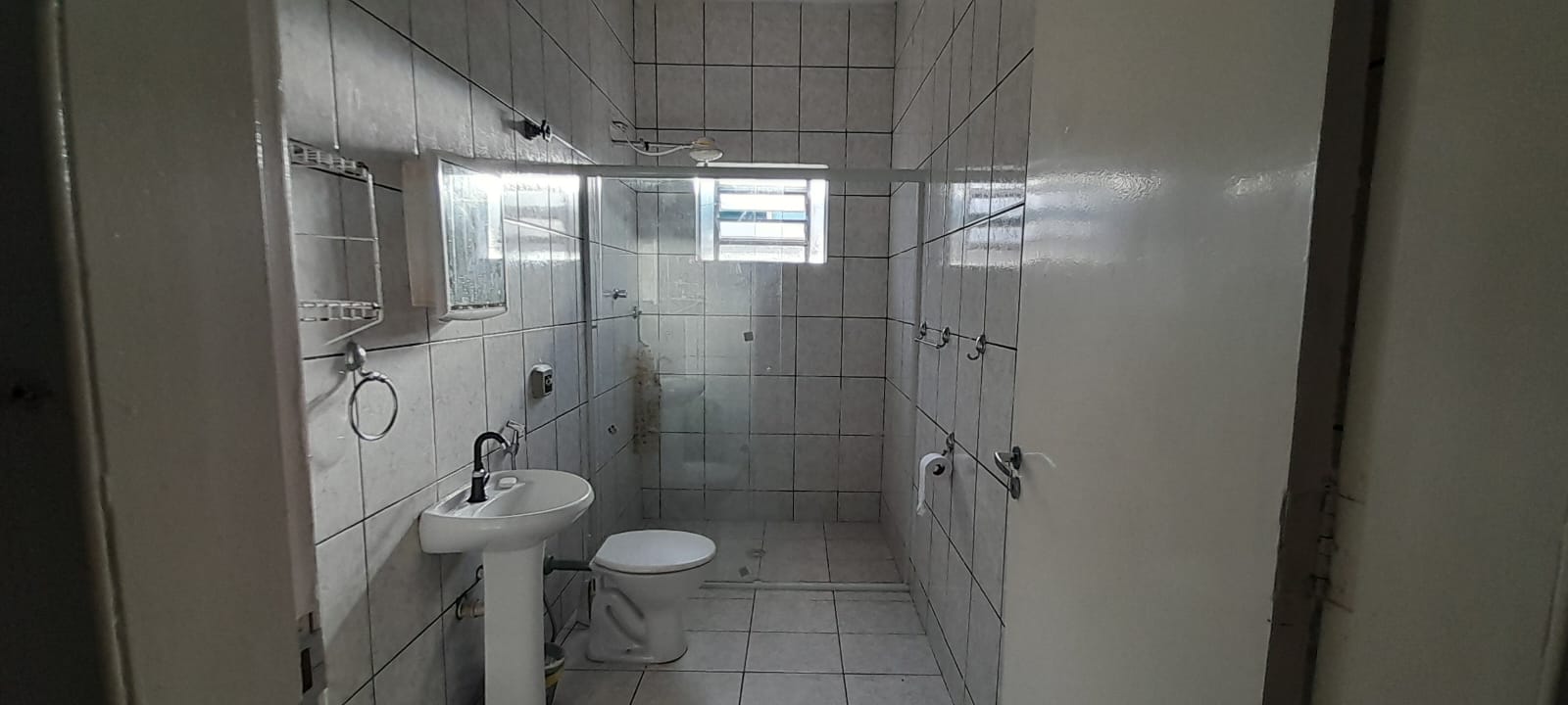 Casa à venda no Perequê-Açu em Ubatuba/SP, mobiliada e próxima à praia, com varanda gourmet, 4 dormitórios e garagem coberta.