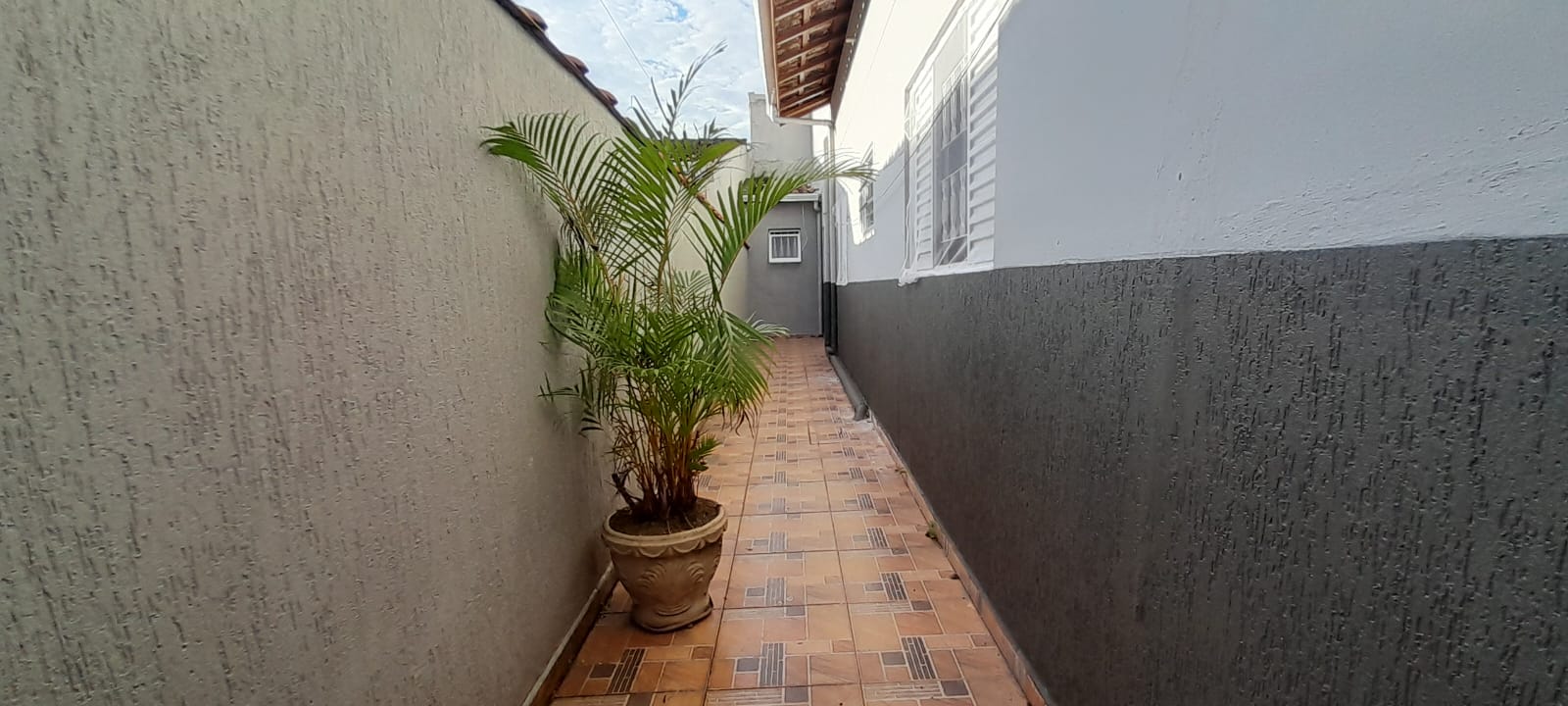 Casa à venda no Perequê-Açu em Ubatuba/SP, mobiliada e próxima à praia, com varanda gourmet, 4 dormitórios e garagem coberta.